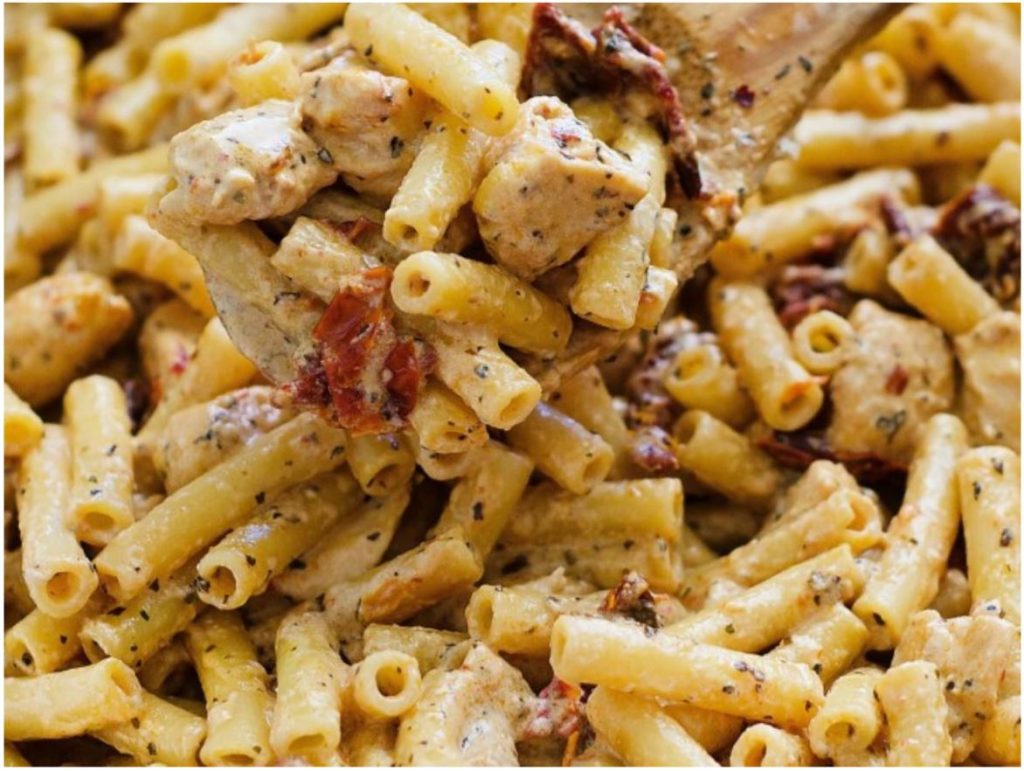 Chicken-Mozzarella-Pasta-with-Sun-Dried-Tomatoes