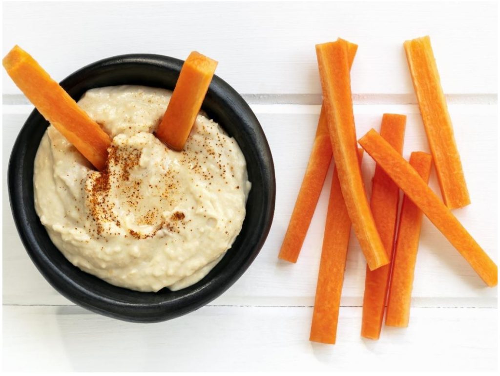 Crunchy-Carrots-Creamy-Hummus-Snack