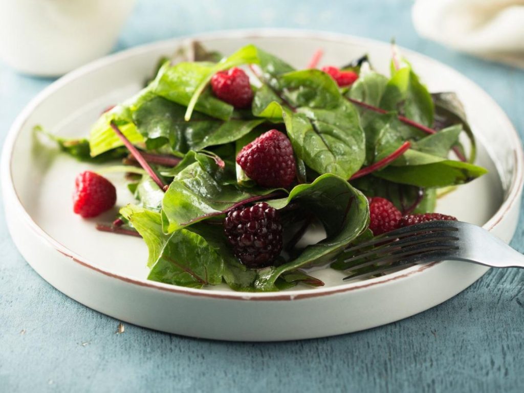 Spinach-Salad-with-Blackberries
