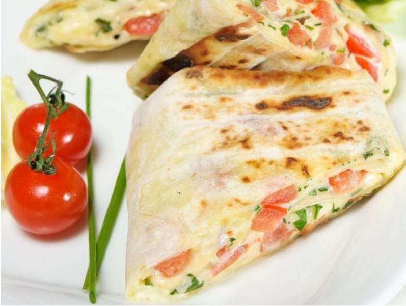 Tomato-Hummus-Pocket-Sandwich