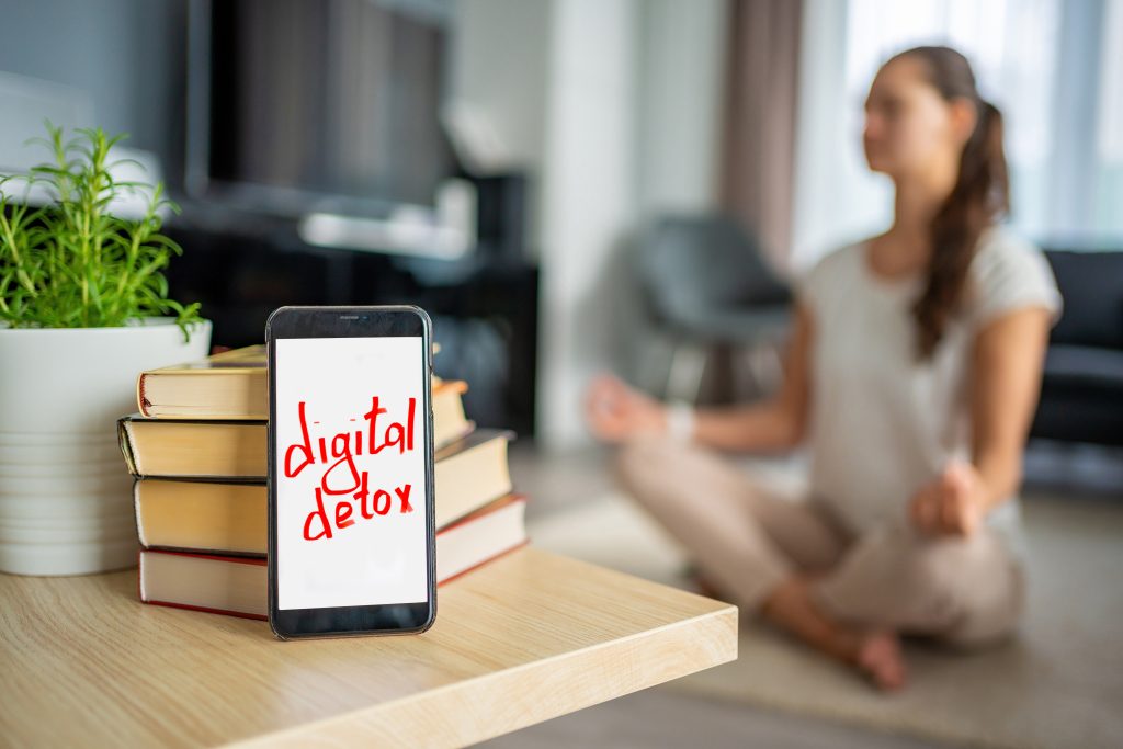 digital-detox-concept-smartphone-with-the-text-di