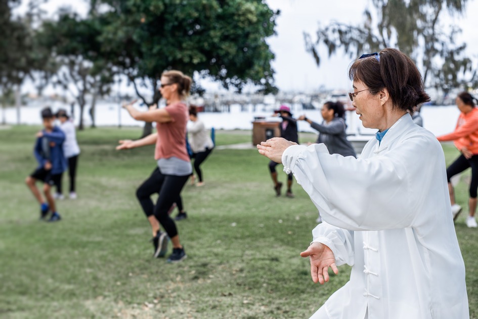chinese-woman-practicing-tai-chi-with-group-of-peo-2025-01-09-03-18-12-utc-1.jpg