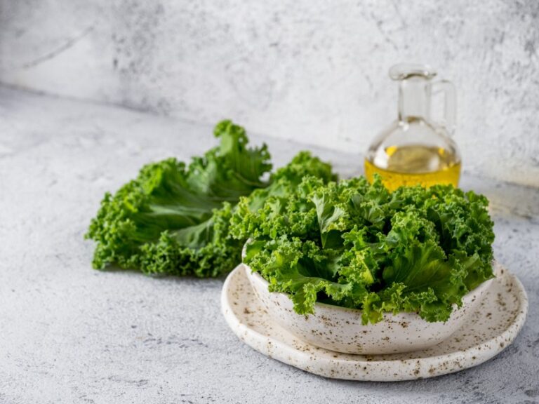 kale-leaves-in-bowl-copy-space-left
