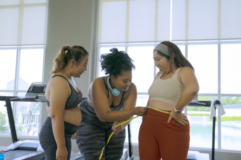 Plus-size-women-workout-at-fitness-center