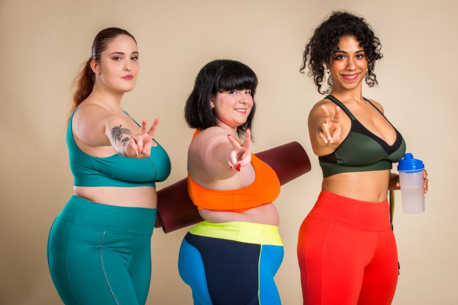 plus-size-women-posing-for-body-acceptance