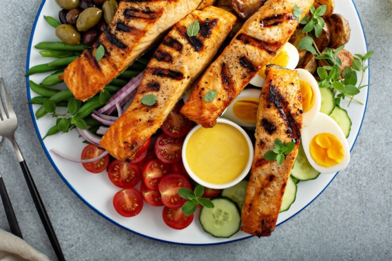 Grilled Salmon with fresh vegetables and dipping sauce