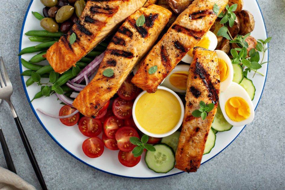 Grilled Salmon with fresh vegetables and dipping sauce